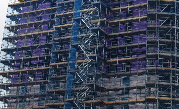 large scaffolding contractor